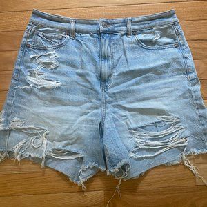 American Eagle baggy mom short in a light wash with rips; size 10
